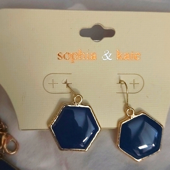 🎉FREE WITH PURCHASE🎉 Statement Jewelry Sets - Picture 3 of 8